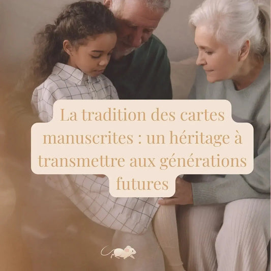 Grand-père souriant recevant une carte de vœux artisanale de son petit-enfant, symbole de la fête des grands-pères et de la tradition carte écrite.