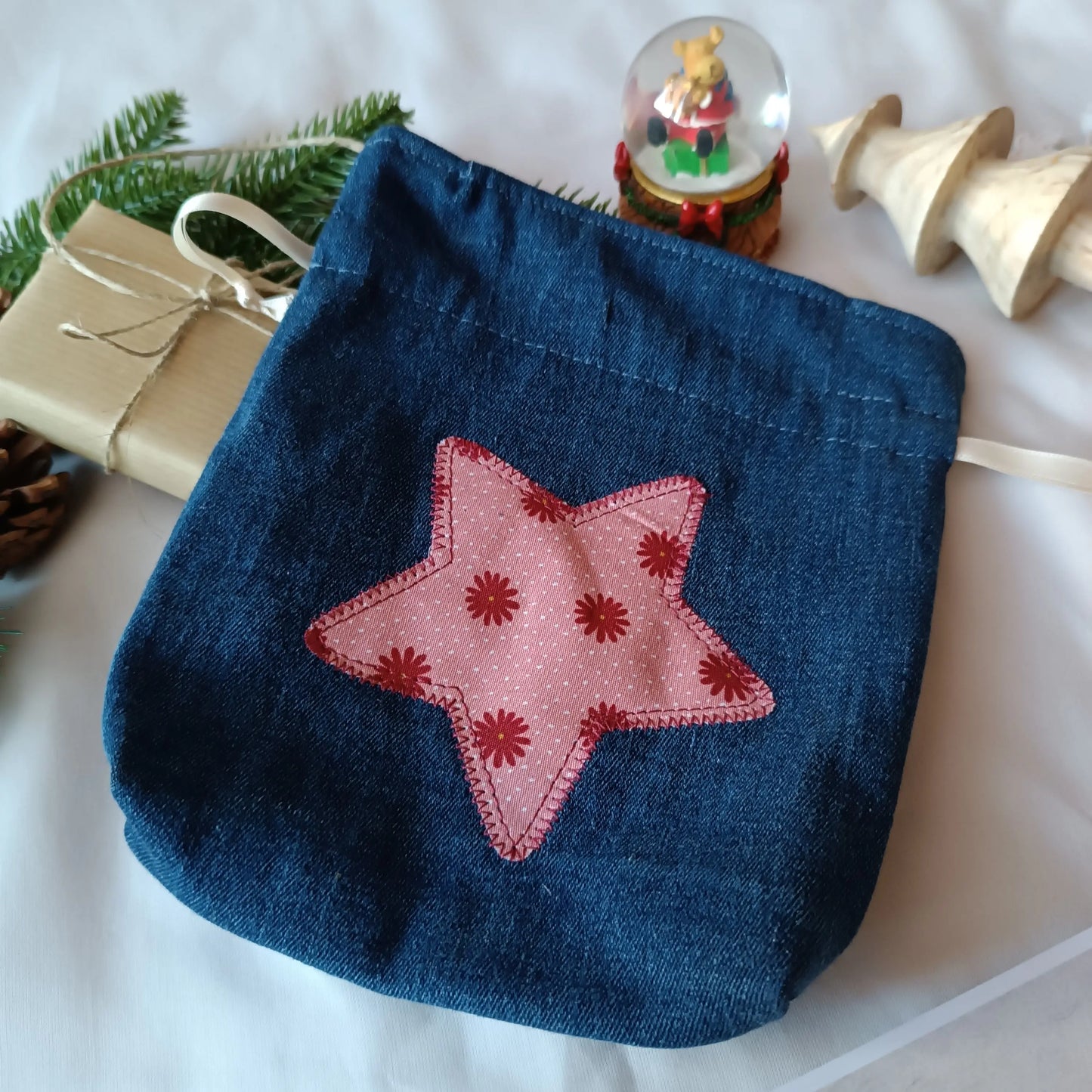Emballage cadeau réutilisable / pochette cadeau de noel / emballage cadeau de noel / pochon de noel / sac cadeau de noel / idée cadeau de noel / idée cadeau noel 2023 / pochette cadeau pour noel / pochette cadeau tissu / pochon noel / pochon tissu / emballage cadeau noel tissu / emballage cadeau upcyclé