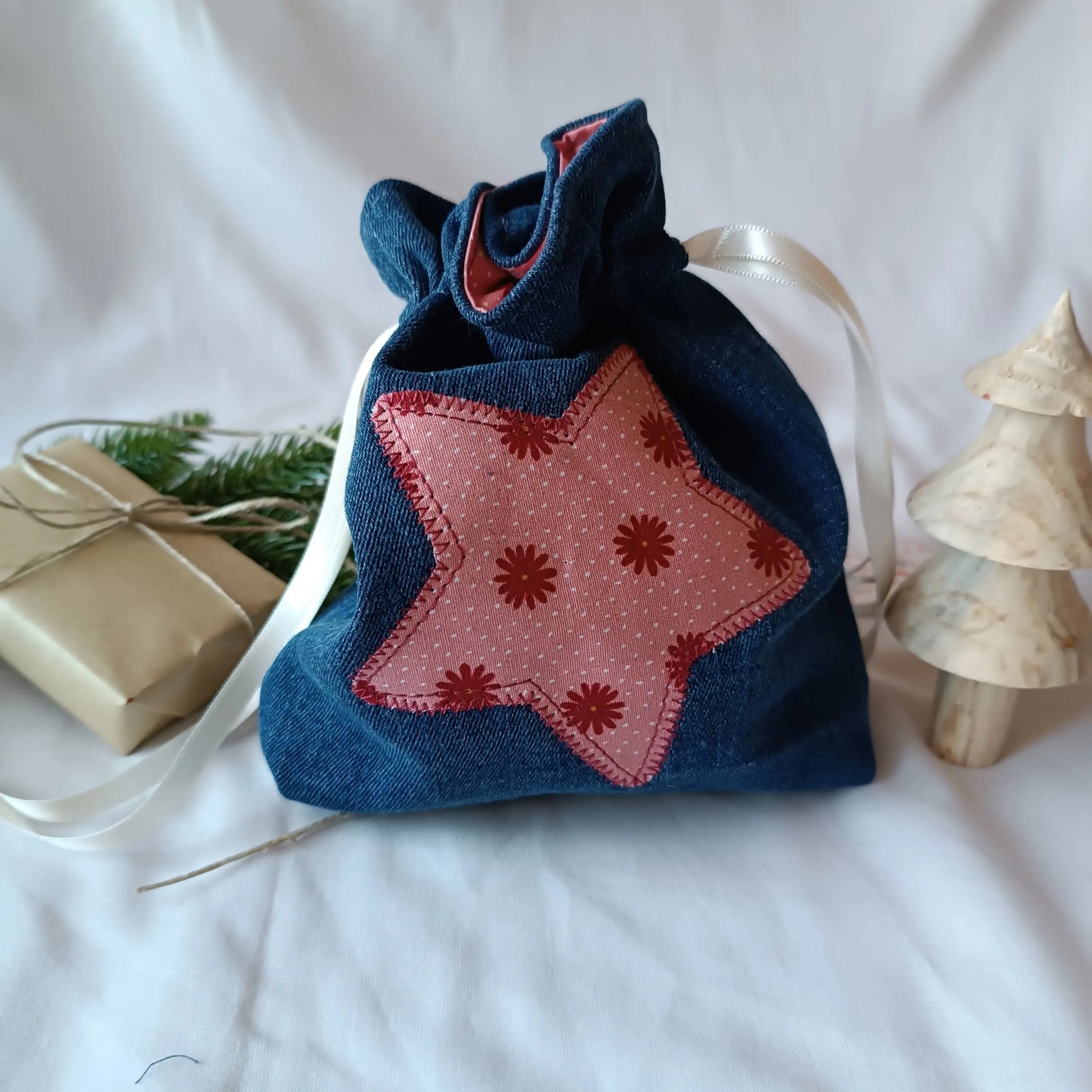 Emballage cadeau réutilisable / pochette cadeau de noel / emballage cadeau de noel / pochon de noel / sac cadeau de noel / idée cadeau de noel / idée cadeau noel 2023 / pochette cadeau pour noel / pochette cadeau tissu / pochon noel / pochon tissu / emballage cadeau noel tissu / emballage cadeau upcyclé