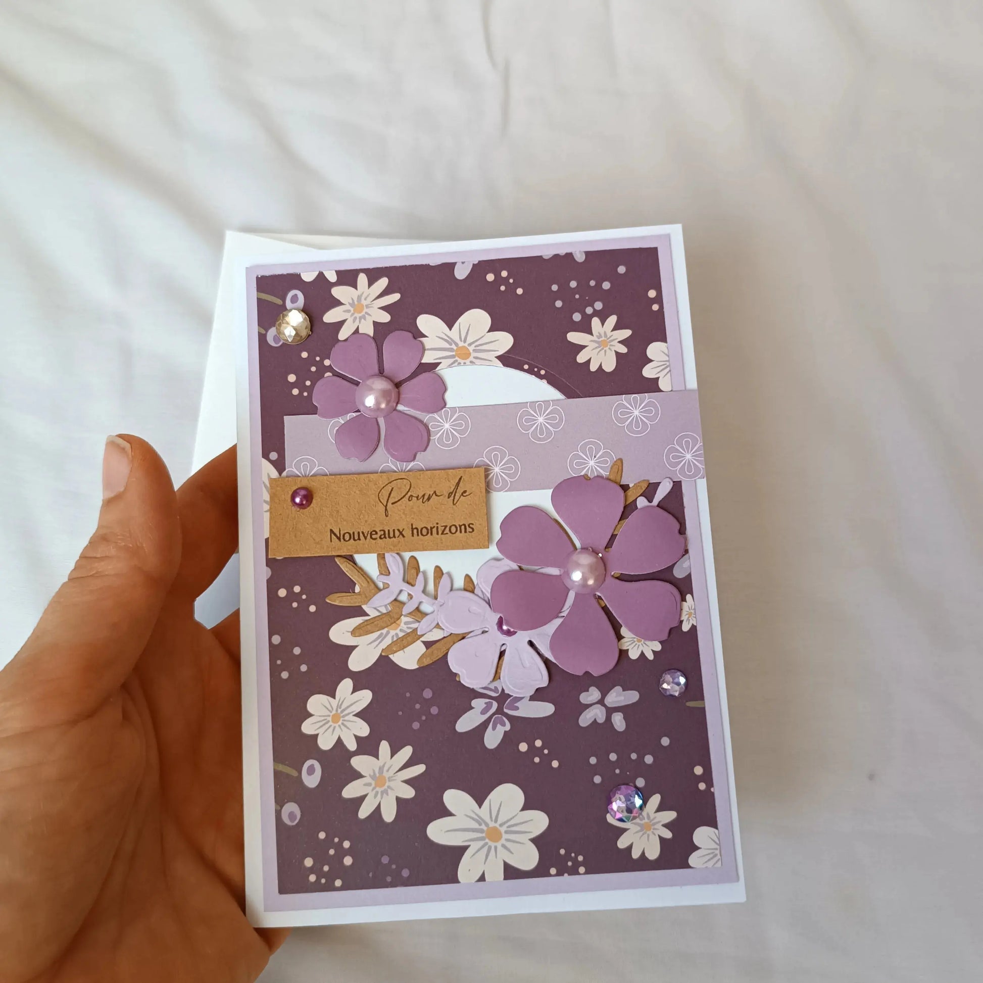 jolie carte départ collègue - carte départ retraite - carte départ collègue de travail - carte départ de l’Atelier de Lili la souris - bonne continuation carte départ - carte scrapbooking départ collègue - carte départ retraite femme - carte départ collègue femme violette - carte Pour de nouveaux horizons
