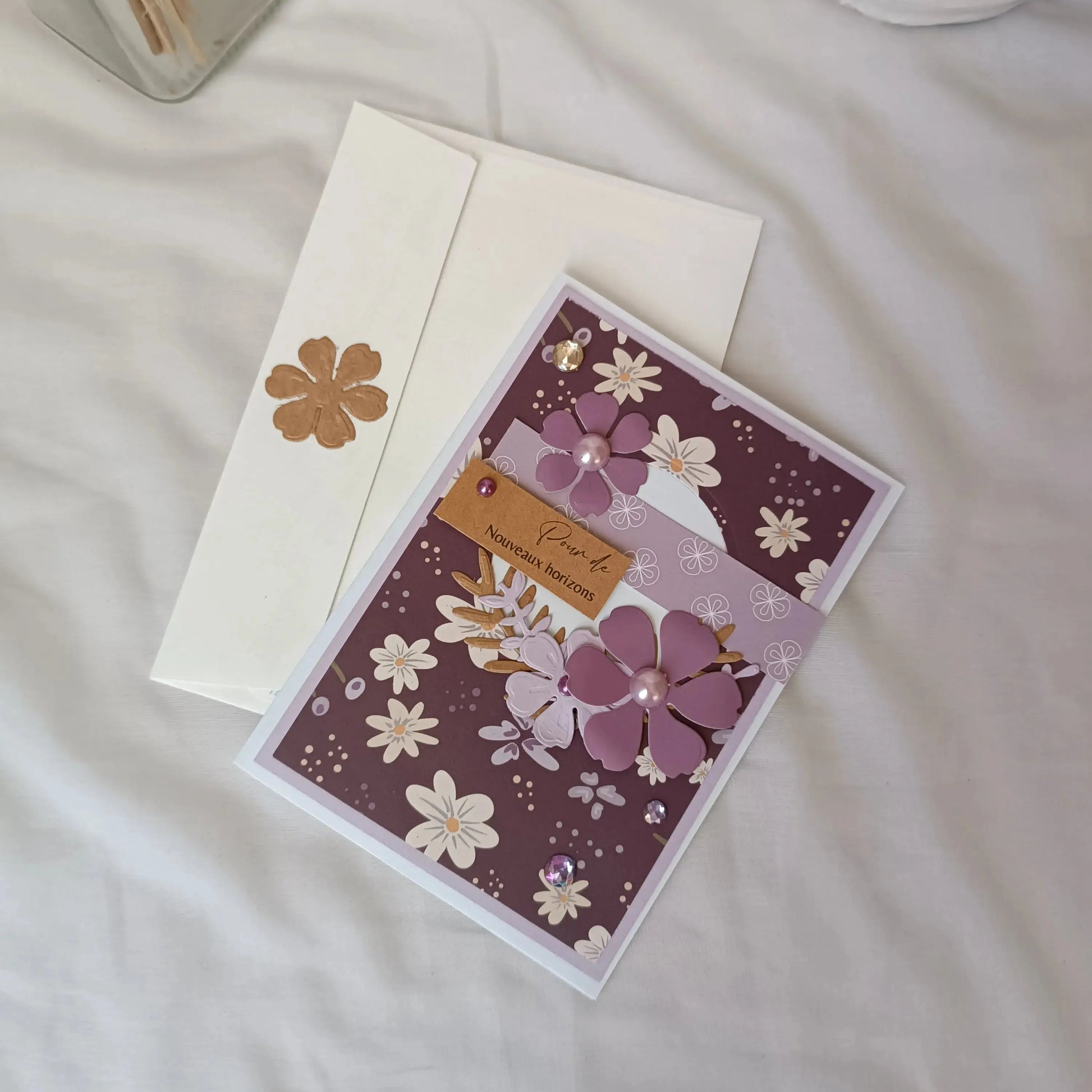 jolie carte départ collègue - carte départ retraite - carte départ collègue de travail - carte départ de l’Atelier de Lili la souris - bonne continuation carte départ - carte scrapbooking départ collègue - carte départ retraite femme - carte départ collègue femme violette - carte Pour de nouveaux horizons