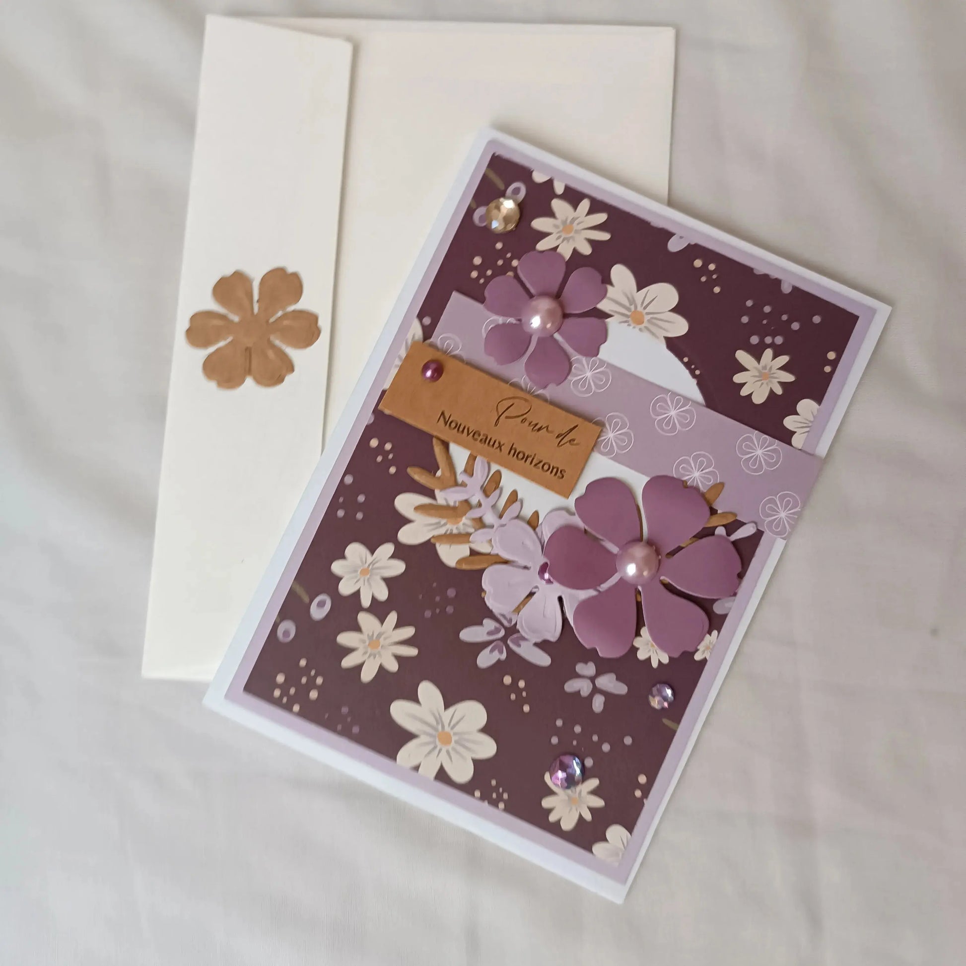 jolie carte départ collègue - carte départ retraite - carte départ collègue de travail - carte départ de l’Atelier de Lili la souris - bonne continuation carte départ - carte scrapbooking départ collègue - carte départ retraite femme - carte départ collègue femme violette - carte Pour de nouveaux horizons