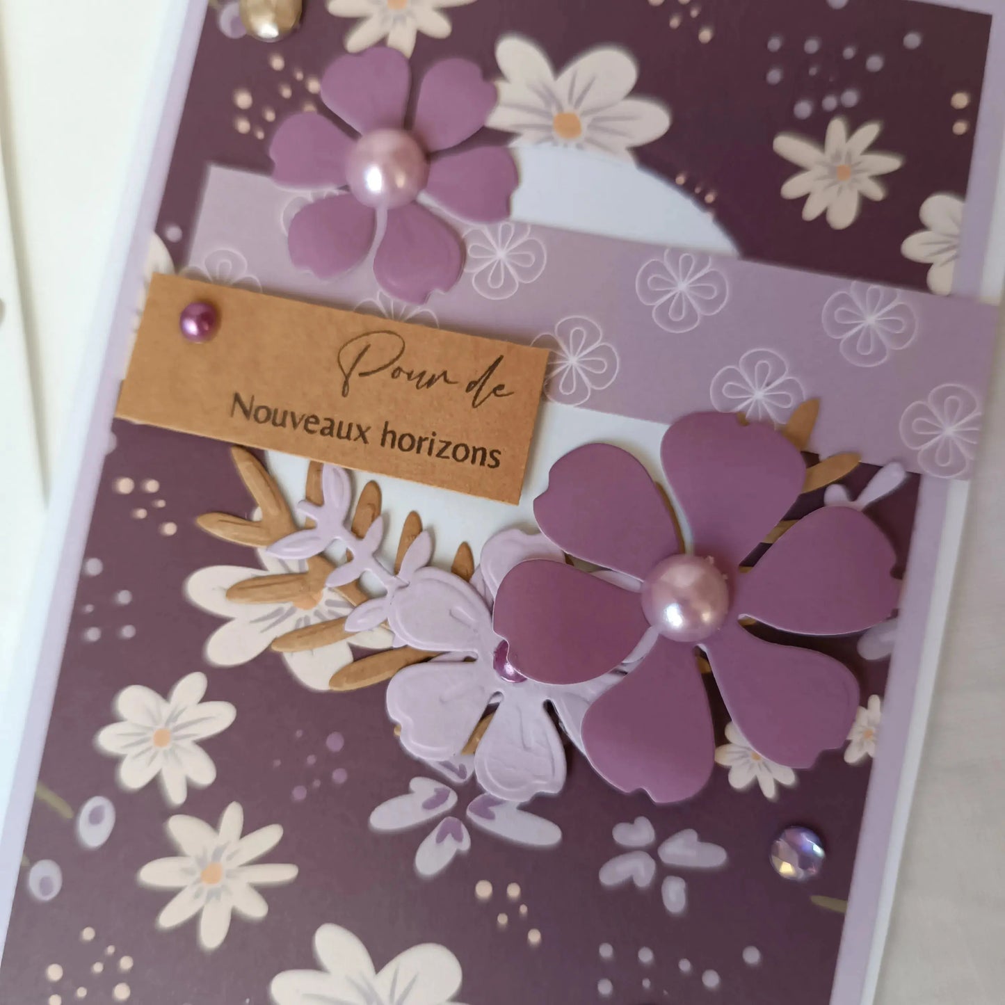 jolie carte départ collègue - carte départ retraite - carte départ collègue de travail - carte départ de l’Atelier de Lili la souris - bonne continuation carte départ - carte scrapbooking départ collègue - carte départ retraite femme - carte départ collègue femme violette - carte Pour de nouveaux horizons