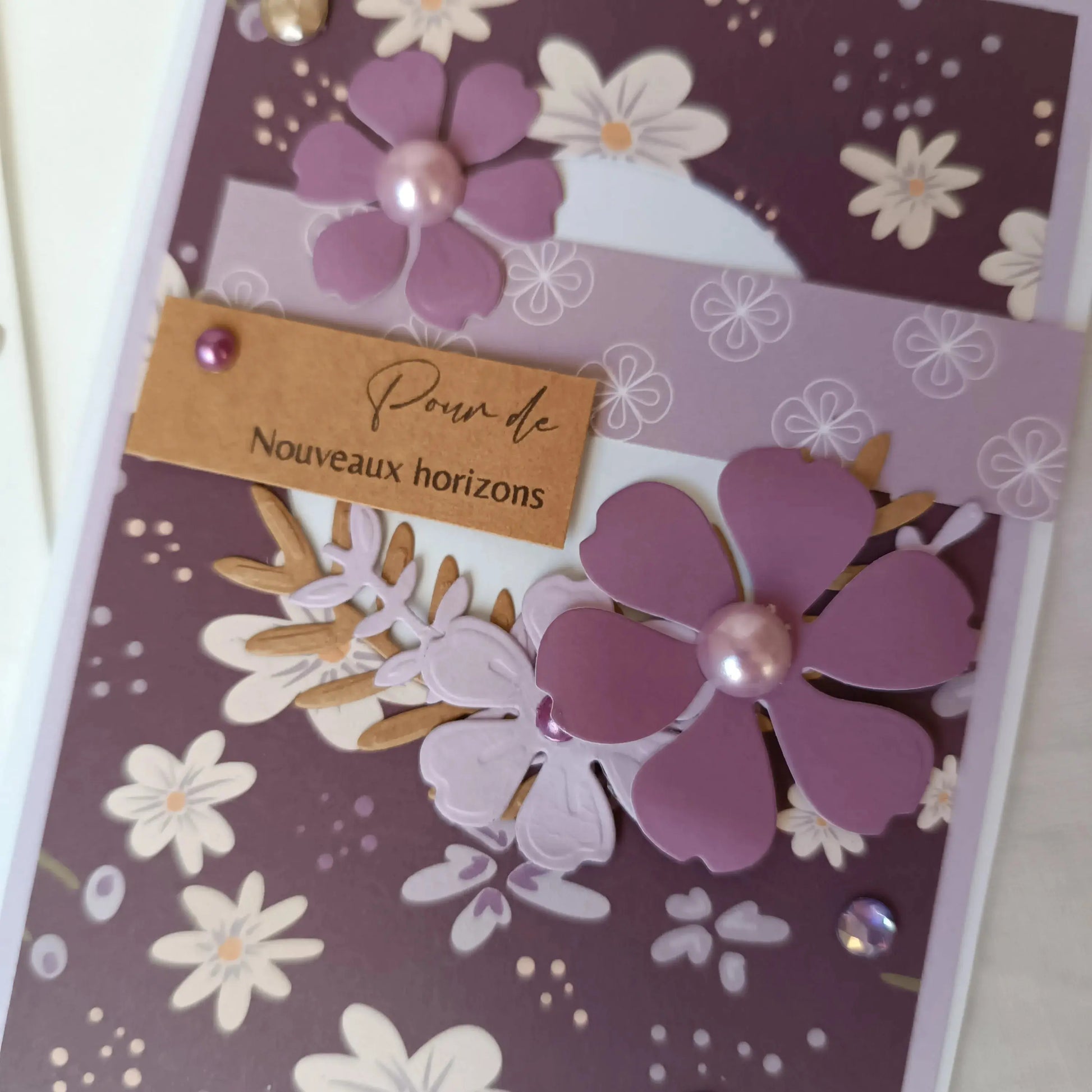 jolie carte départ collègue - carte départ retraite - carte départ collègue de travail - carte départ de l’Atelier de Lili la souris - bonne continuation carte départ - carte scrapbooking départ collègue - carte départ retraite femme - carte départ collègue femme violette - carte Pour de nouveaux horizons