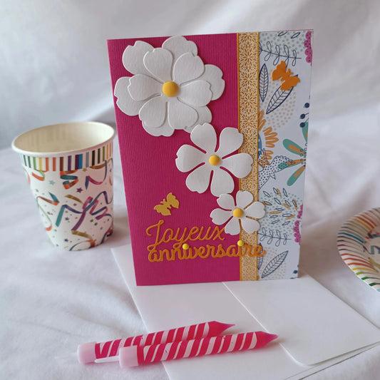 Carte anniversaire femme ou fille florale rose et jaune de L’Atelier de Lili la souris, carte de vœux, carte anniversaire faite main, jolie carte anniversaire, joli carte anniversaire rose, cadeau anniversaire fleurs, carte anniversaire femme, carte anniversaire fille, carte anniversaire fleurs blanche, carte anniversaire pour maman, idée cadeau anniversaire, idée cadeau femme