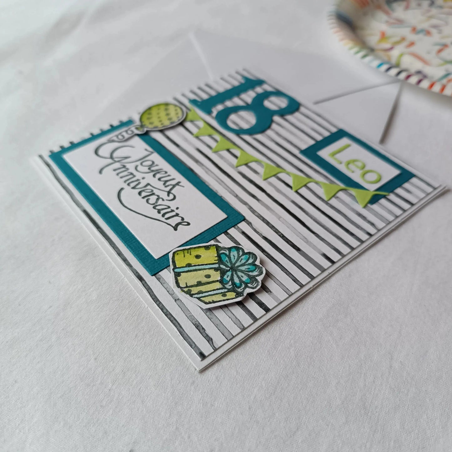 Carte anniversaire homme ou garçon personnalisable verte de l’Atelier de Lili la souris - cadeau personnalisation prénom - carte joyeux anniversaire - carte anniversaire faite main - jolie carte anniversaire - joli carte anniversaire avec prénom - cadeau anniversaire personnalisé - carte anniversaire garçon - cadeau anniversaire - carte anniversaire personnalisée - carte anniversaire pour homme - idée cadeau anniversaire - idée cadeau garçon - carte joyeux anniversaire