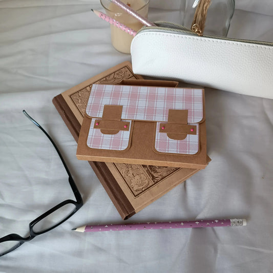 Carte pour Maîtresse ou Maître - carte cartable - kraft et rose pâle L'Atelier de Lili la souris