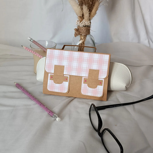 Carte pour Maîtresse ou Maître - carte cartable - kraft et rose pâle L'Atelier de Lili la souris