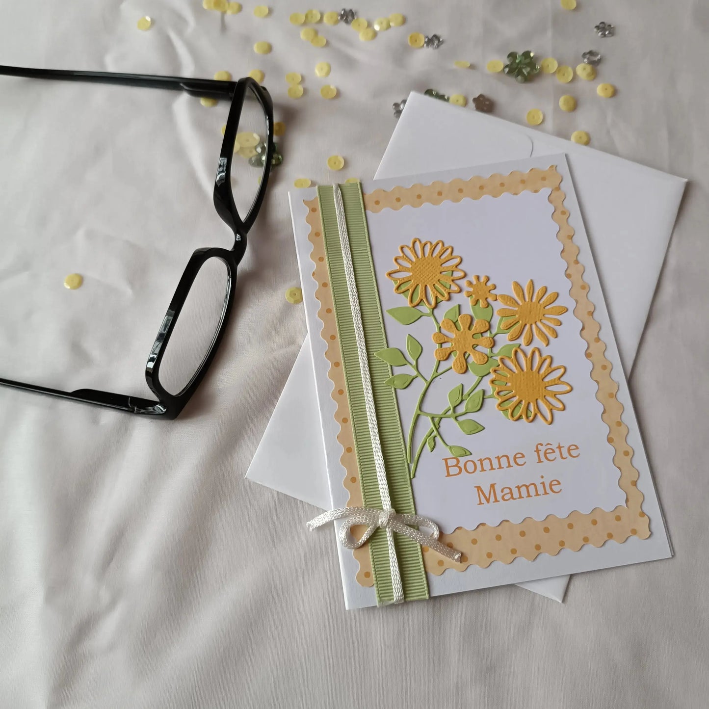 carte fête des Grands-Mères de l’Atelier de Lili la souris / carte bonne fête grand-mère / fête des grands-mères / bonne fête Mamie / jolie carte fête des Grands-Mères jaune et verte / cadeau fête des grands-mères / carte fête des grands-mères / idée cadeau mamie / idée cadeau grands-mères / idée cadeau fête des grands-mères / cadeau pour mamie