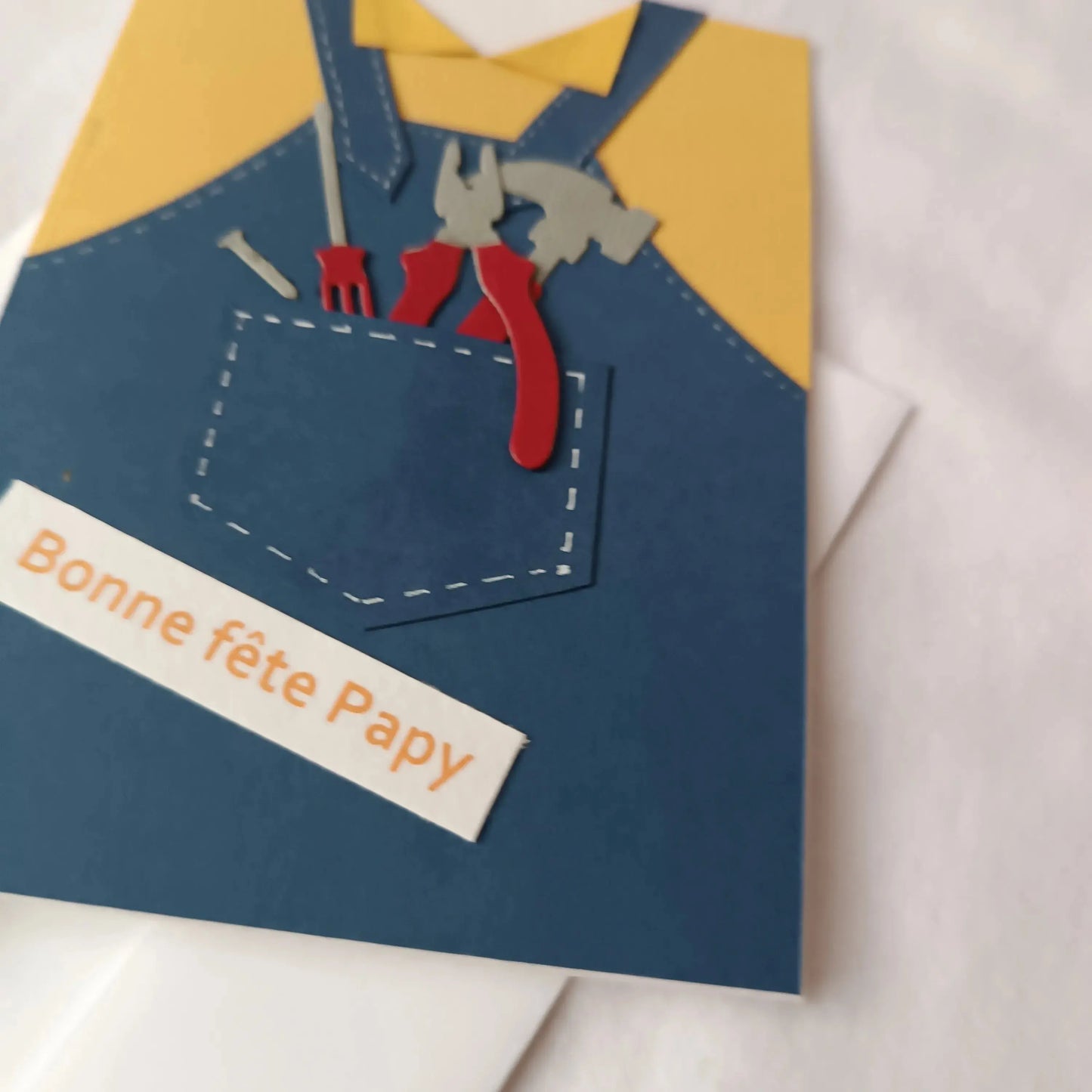 jolie carte fête des Grands-Pères - bonne fête Papy - carte de vœux bonne fête Papy boite à outil - papy bricoleur - carte fête des Grands-Pères de l’Atelier de Lili la souris - cadeau fête des Grands-Pères- carte de vœux artisanale - fête des Grands-pères 2024 - bonne fête Papi - fête des Grands-Pères en France - bonne fête papy 2024 - cadeau pour Papy