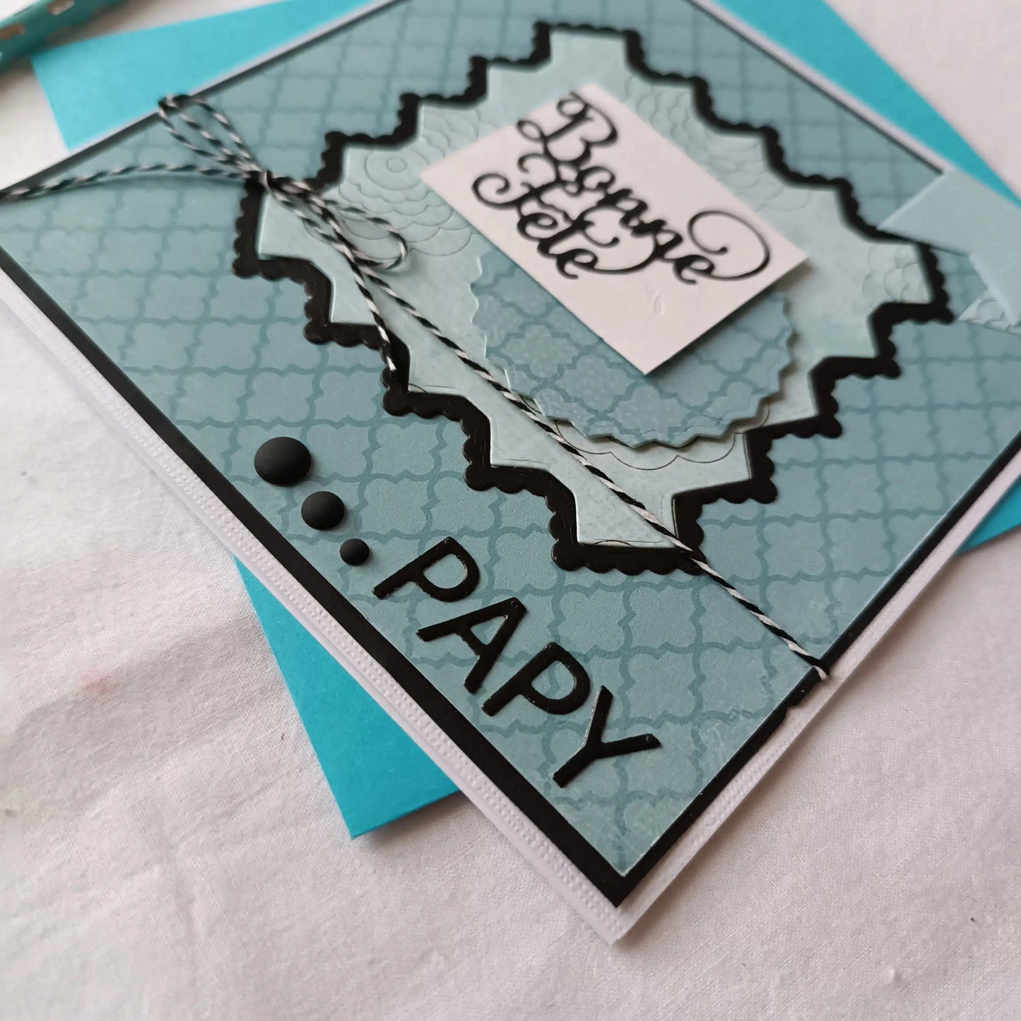 jolie carte fête des Grands-Pères -bonne fête Papy - carte de vœux bonne fête Papy - carte fête des Grands-Pères de l’Atelier de Lili la souris - cadeau fête des Grands-Pères - carte de vœux artisanale -fête des Grands-pères 2024 - bonne fête Papi - fête des Grands-Pères en France -bonne fête papy 2024 - cadeau pour Papy