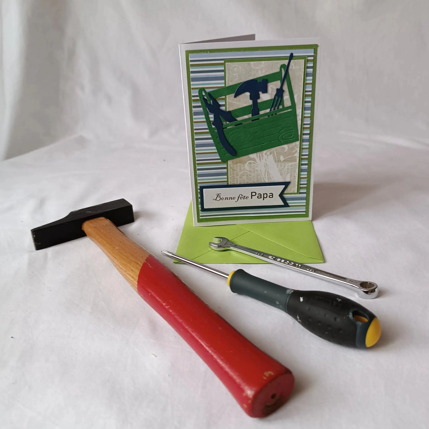Carte fête des Pères - Bonne fête Papa - caisse à outils - verte et bleue L'Atelier de Lili la souris