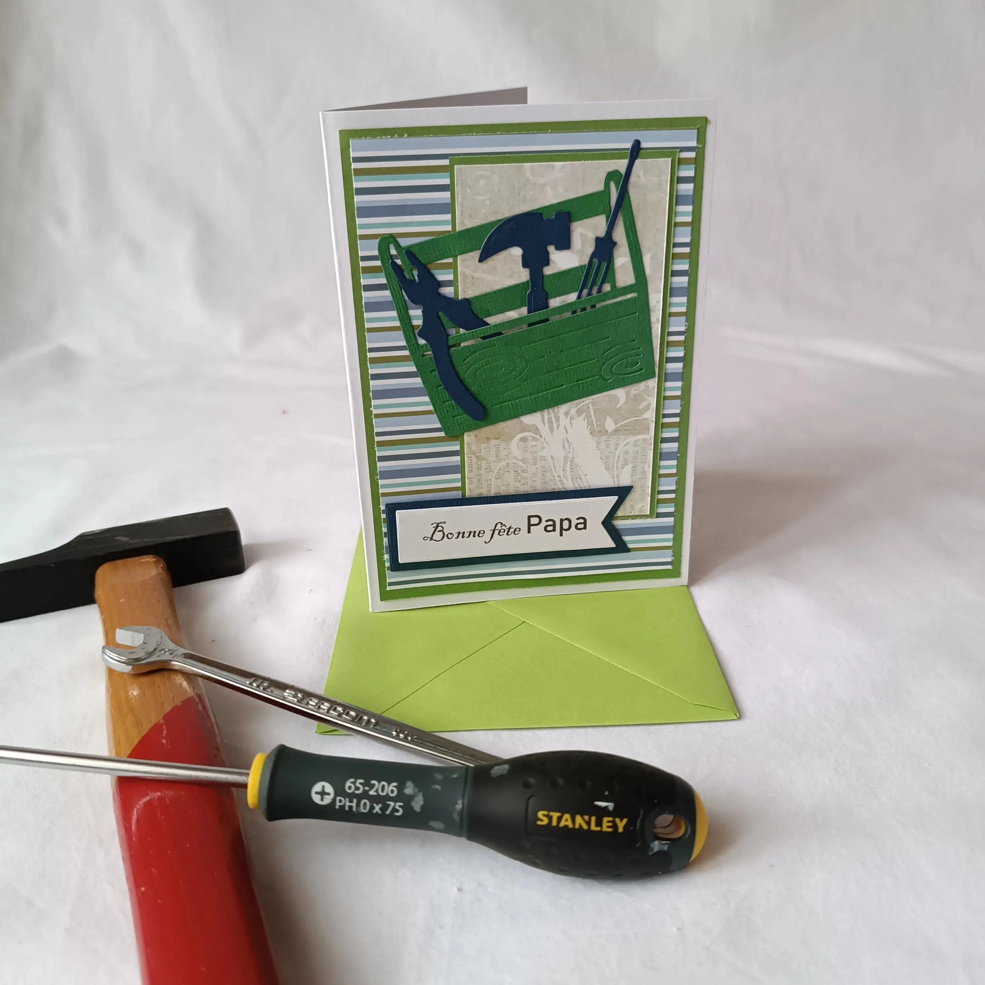 Carte fête des Pères - Bonne fête Papa - caisse à outils - verte et bleue L'Atelier de Lili la souris