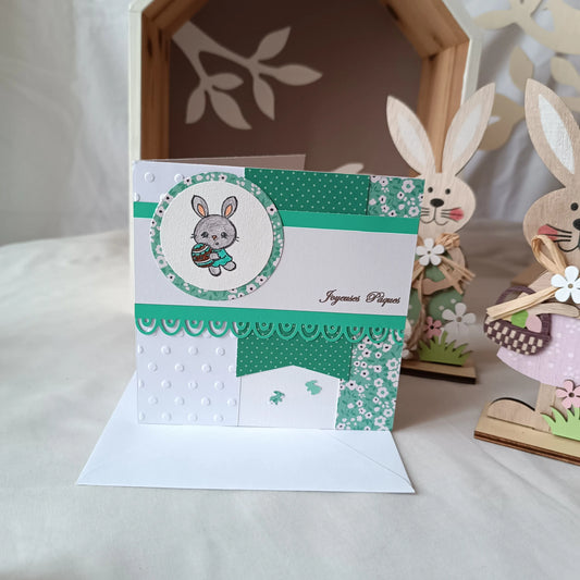 Carte Joyeuses Pâques verte et blanche avec sa lapine, format carré, de L'Atelier de Lili la souris, vue principale
