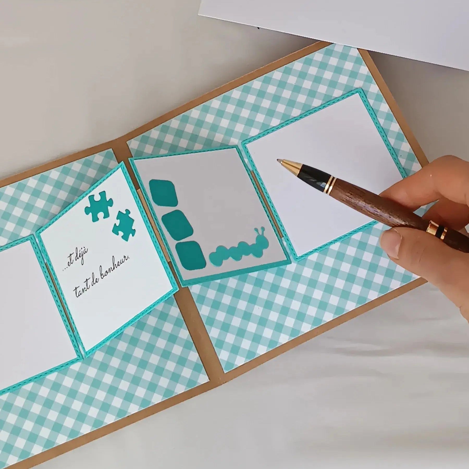 Carte de naissance « Accordons la vie » – verte - Félicitation naissance - carte de naissance de L’Atelier de Lili la souris - jolie carte de naissance - félicitation pour le bébé -idée cadeau bébé - cadeau naissance - heureuse naissance – nouveau -  cadeau nourrisson - cadeau bébé fille – cadeau bébé garçon - carte naissance personnalisé - cadeau naissance personnalisé – cadeau artisanal