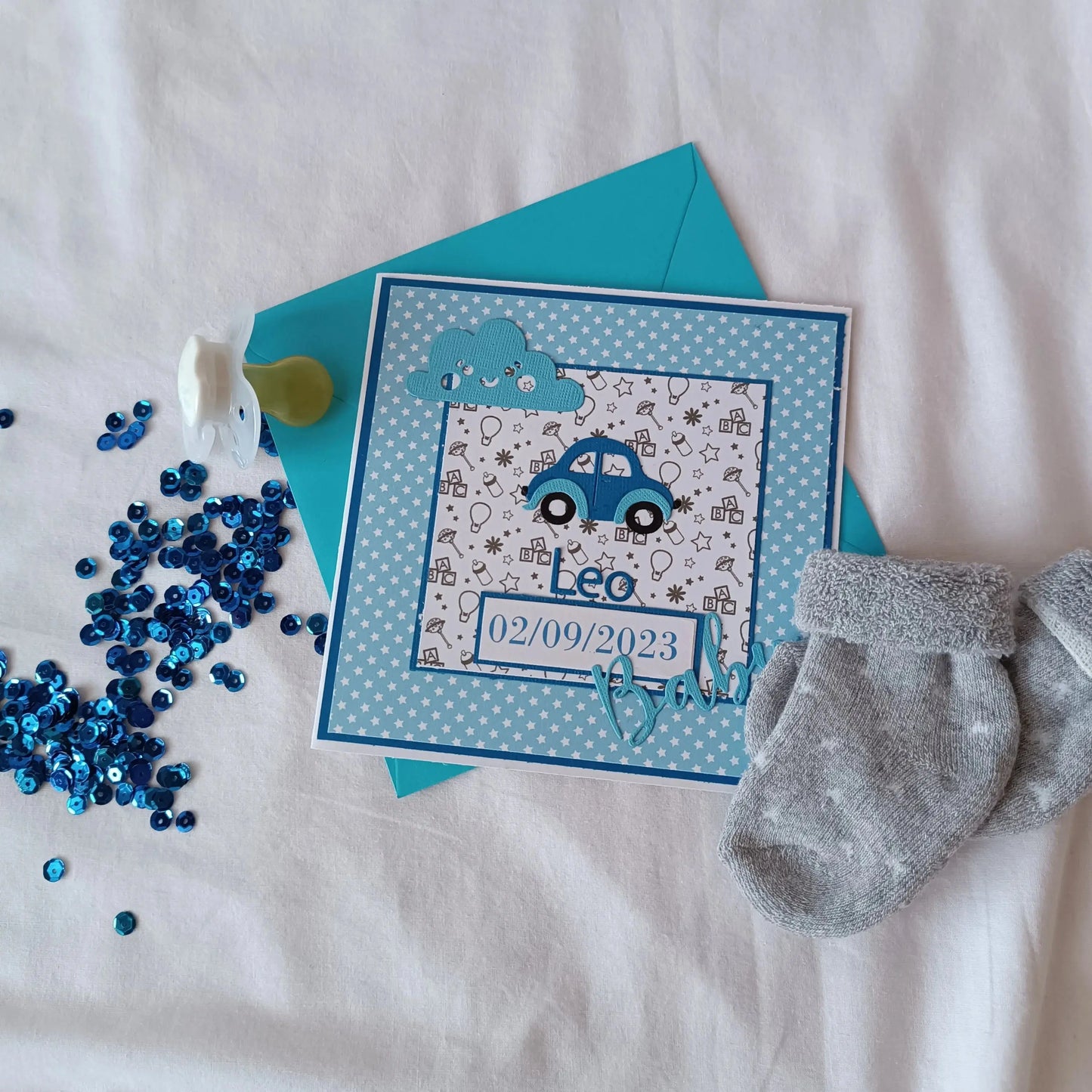 carte de naissance bleu personnalisée de L’Atelier de Lili la souris - Félicitation naissance - carte de naissance - jolie carte de naissance - félicitation pour le bébé - idée cadeau bébé - cadeau naissance - heureuse naissance - nouveau-né - cadeau nourrisson - cadeau bébé garçon - carte naissance personnalisé - cadeau naissance personnalisé