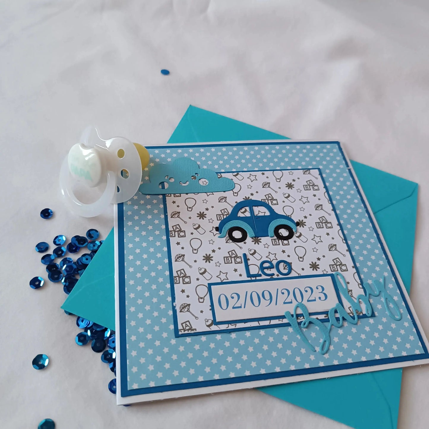 carte de naissance bleu personnalisée de L’Atelier de Lili la souris - Félicitation naissance - carte de naissance - jolie carte de naissance - félicitation pour le bébé - idée cadeau bébé - cadeau naissance - heureuse naissance - nouveau-né - cadeau nourrisson - cadeau bébé garçon - carte naissance personnalisé - cadeau naissance personnalisé