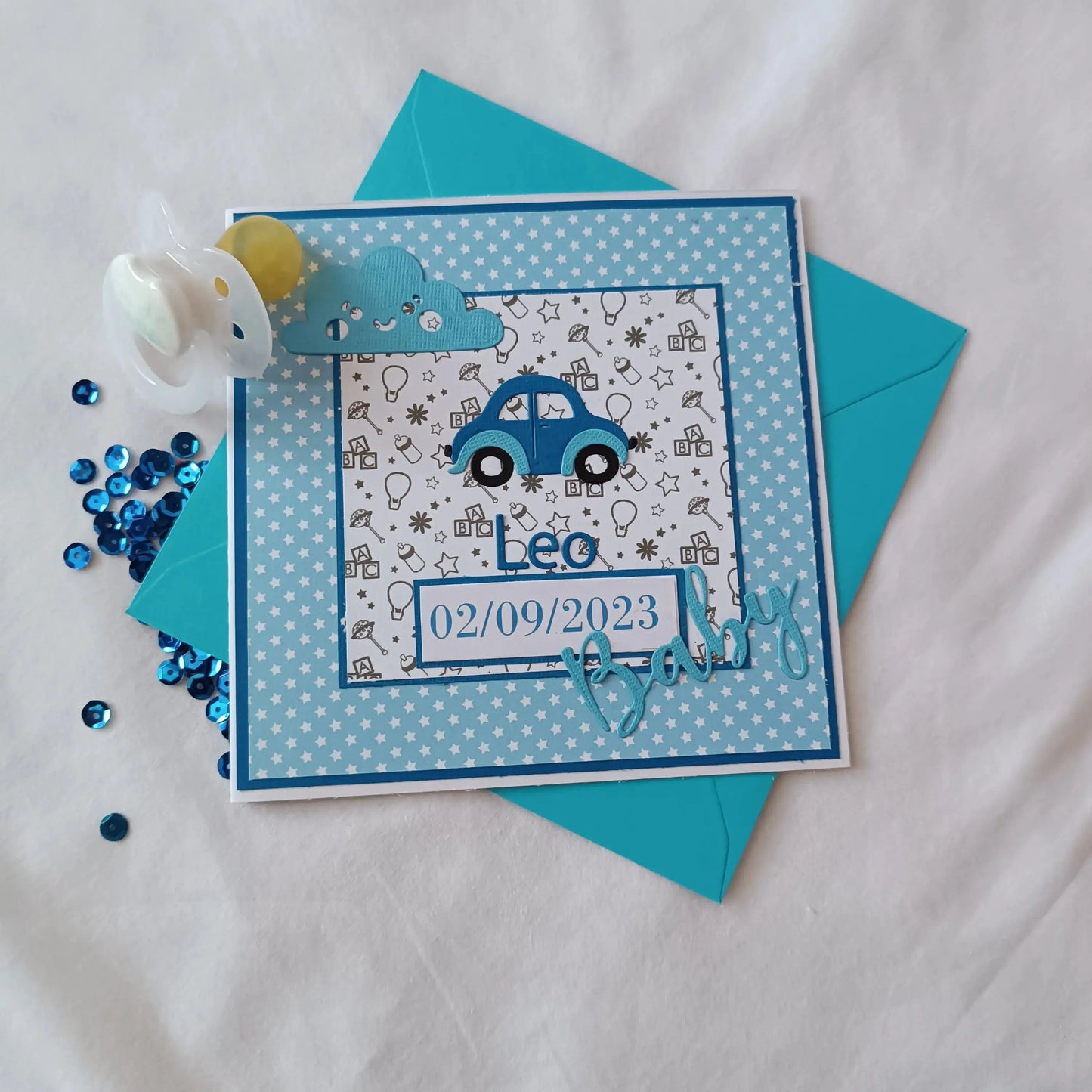 carte de naissance bleu personnalisée de L’Atelier de Lili la souris - Félicitation naissance - carte de naissance - jolie carte de naissance - félicitation pour le bébé - idée cadeau bébé - cadeau naissance - heureuse naissance - nouveau-né - cadeau nourrisson - cadeau bébé garçon - carte naissance personnalisé - cadeau naissance personnalisé
