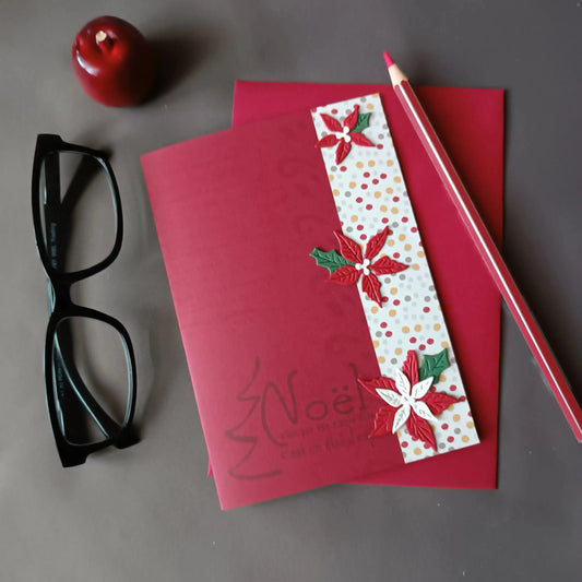 Carte noël bordeaux avec ses fleurs de Noël de L’Atelier de Lili la souris - Carte joyeux noël - carte de Noël - carte de vœux - idée cadeau noel - carte de vœux 2025 - noël 2025 - idée cadeau noël 2025 - idée cadeau femme noel 2025 - idée cadeau homme noel 2025 - cadeau noel 2025 - jolie carte de noel