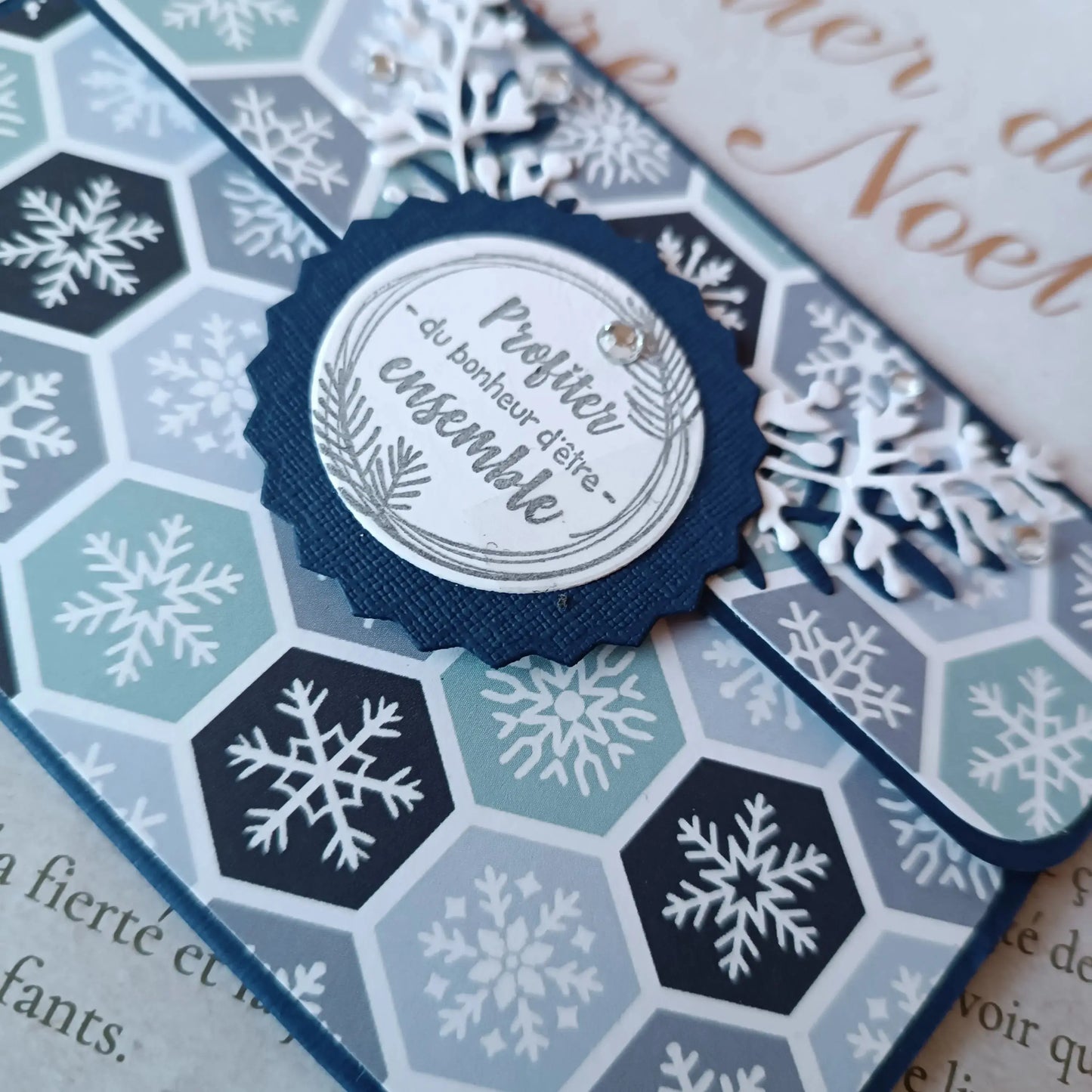 pochette carte-cadeau de noel - carte de voeux 2025 - idée cadeau noël - noël 2025 - cadeau noël 2025 - carte de noël -pochette carte-cadeau de noël bleu marine de L’Atelier de Lili la souriss