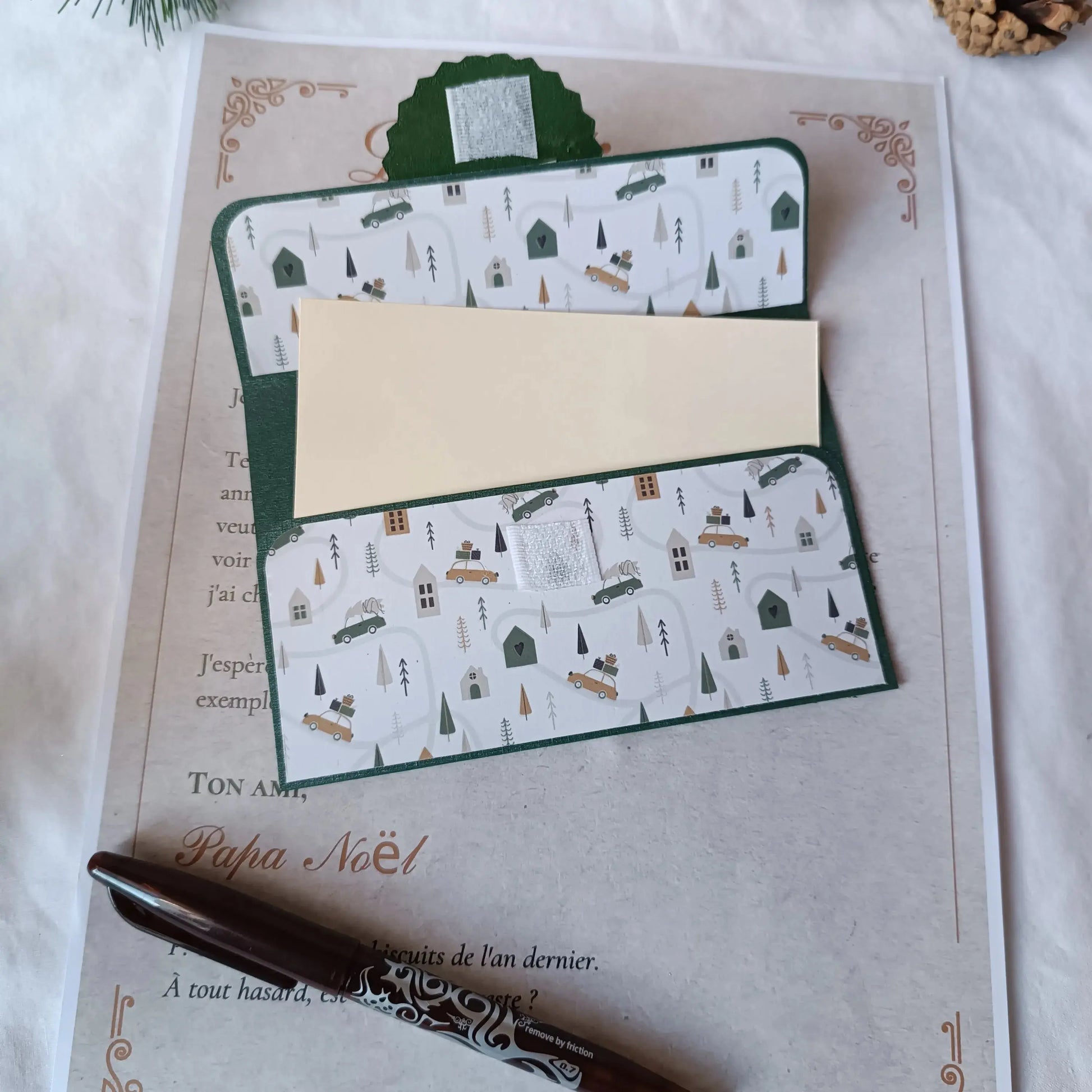 pochette carte-cadeau de noel - carte de voeux 2025 - idée cadeau noël - noël 2025 - cadeau noël 2025 - carte de noël -pochette carte-cadeau de noël vert foncé de L’Atelier de Lili la souris