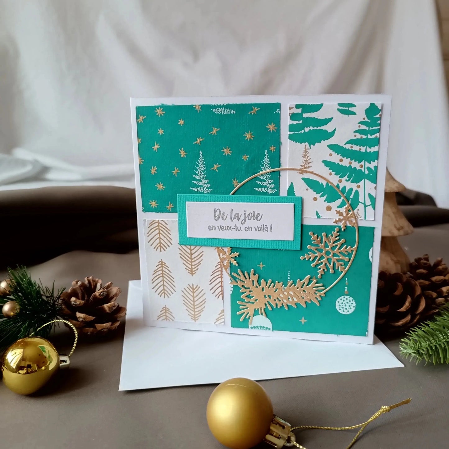 Carte de noël verte et or de L’Atelier de Lili la souris - Carte joyeux noël - carte de Noël - carte de vœux - idée cadeau noel - carte de vœux 2025 - noël 2025 - idée cadeau noël 2025 - idée cadeau femme noel 2025 - idée cadeau homme noel 2025 - cadeau noel 2025 - jolie carte de noel