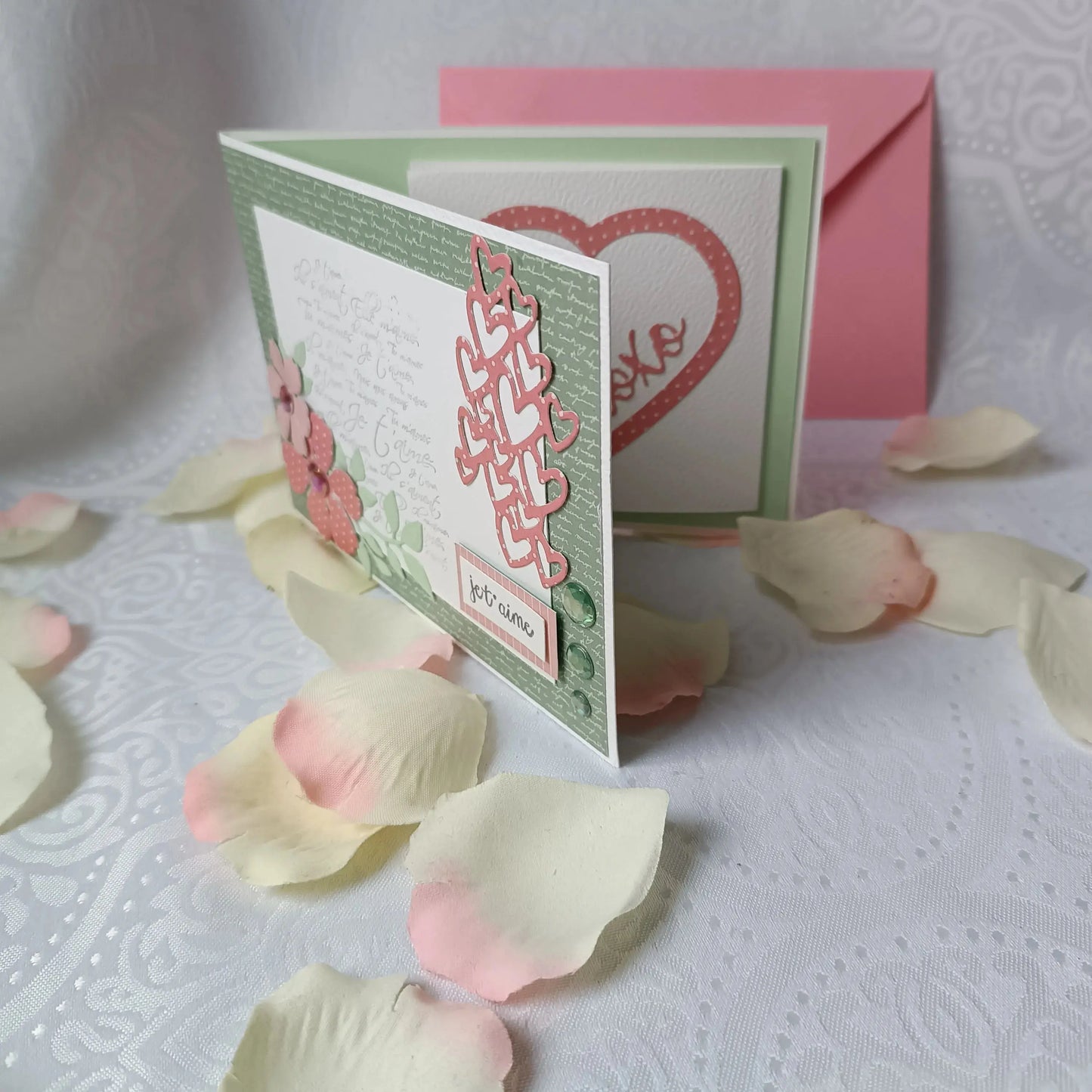 Carte de saint valentin de L’Atelier de Lili la souris, cadeau saint valentin 2025, idée cadeau saint valentin, cadeau saint valentin femme, cadeau saint valentin homme, carte de saint valentin 2025, saint valentin 2025, cadeau saint valentin ado, carte amoureux, carte d’amour, je t’aime, fêter l’amour, célébrer l’amour, mots d’amour,