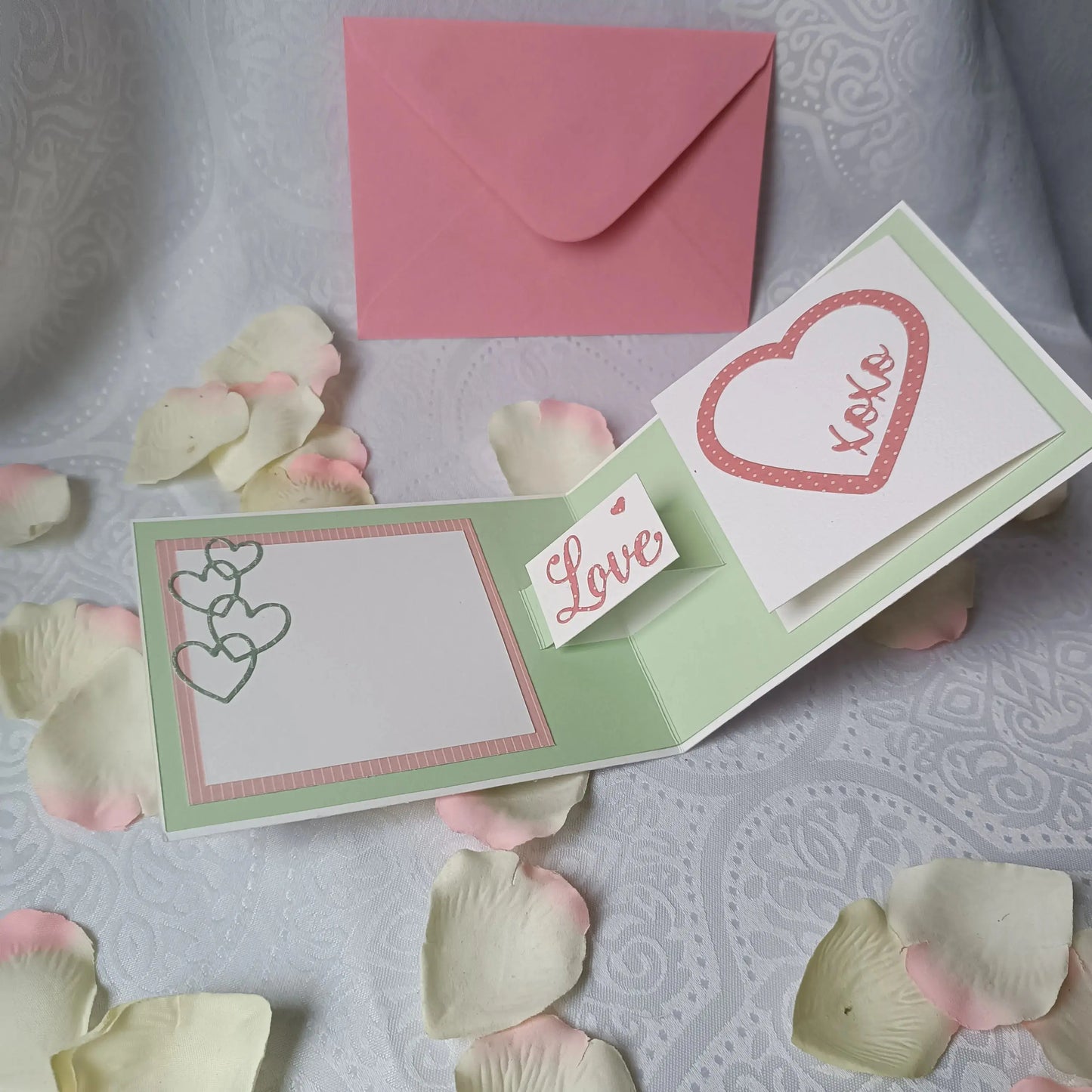 Carte de saint valentin de L’Atelier de Lili la souris, cadeau saint valentin 2025, idée cadeau saint valentin, cadeau saint valentin femme, cadeau saint valentin homme, carte de saint valentin 2025, saint valentin 2025, cadeau saint valentin ado, carte amoureux, carte d’amour, je t’aime, fêter l’amour, célébrer l’amour, mots d’amour,