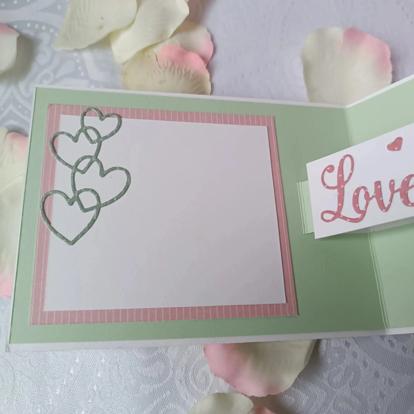 Carte de saint valentin de L’Atelier de Lili la souris, cadeau saint valentin 2025, idée cadeau saint valentin, cadeau saint valentin femme, cadeau saint valentin homme, carte de saint valentin 2025, saint valentin 2025, cadeau saint valentin ado, carte amoureux, carte d’amour, je t’aime, fêter l’amour, célébrer l’amour, mots d’amour,