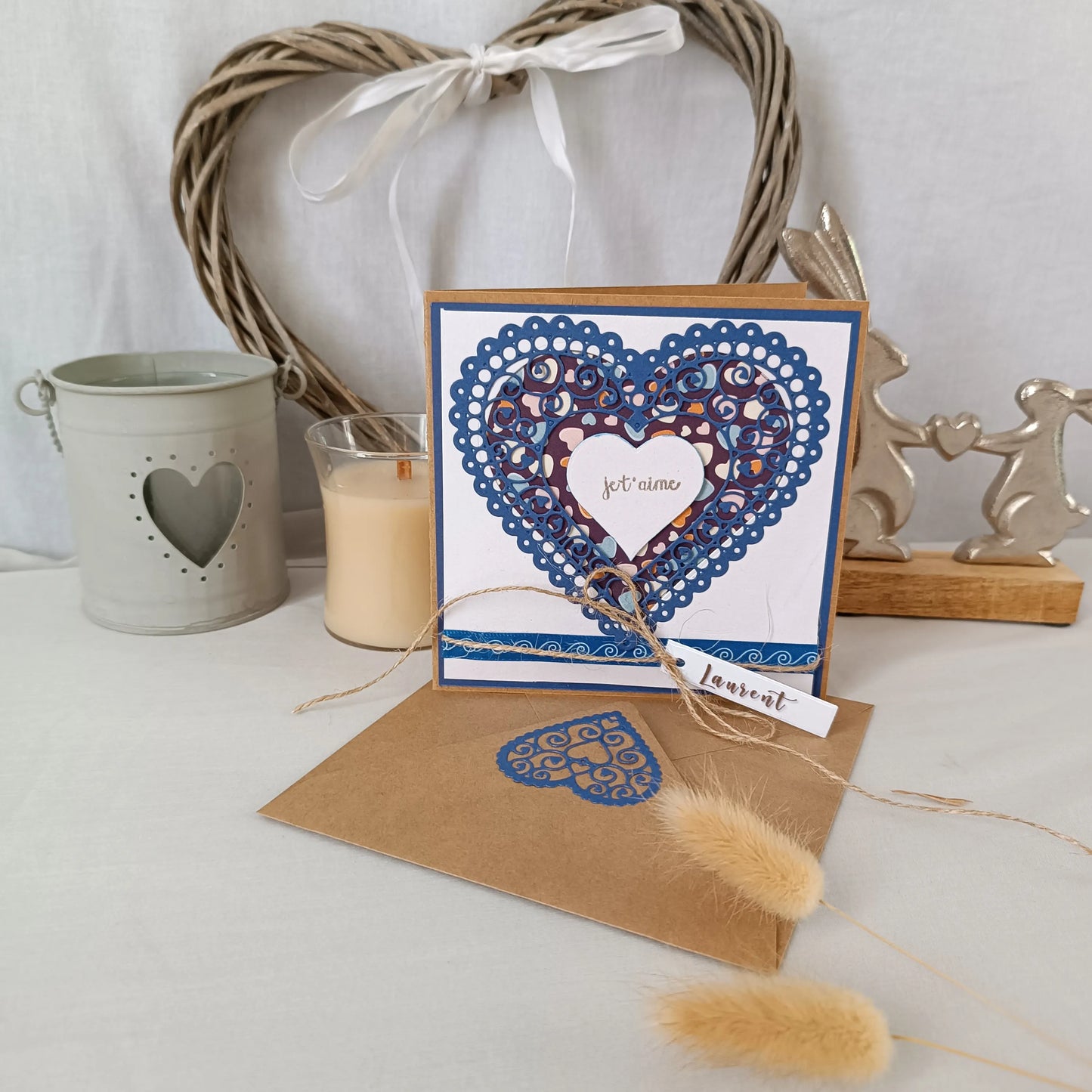 Carte de Saint-Valentin bleue, autre angle de la création artisanale