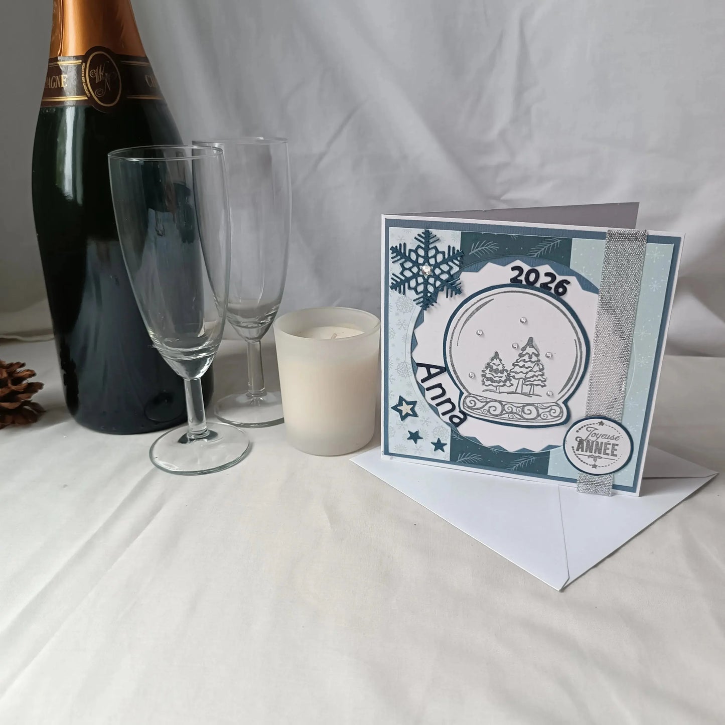 Carte de vœux bonne année personnalisée bleu de L’Atelier de Lili la souris - Carte de vœux 2025 boule à neige - carte bonne année 2026 - Carte bonne année - meilleurs vœux 2026 - carte de nouvel an - vœux de nouvel an - nouvel année 2026 - meilleurs vœux 2026 - présenter vœux 2026 - bonne année 2026 - carte de vœux année 2026 - vœux 2026