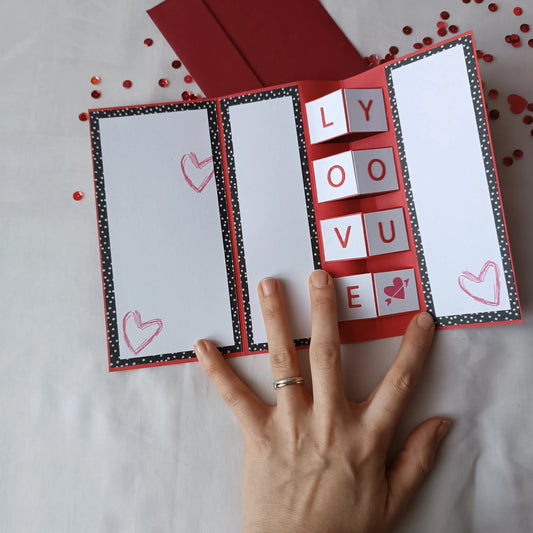 Carte Saint-Valentin pop-up rouge, vue d'ensemble