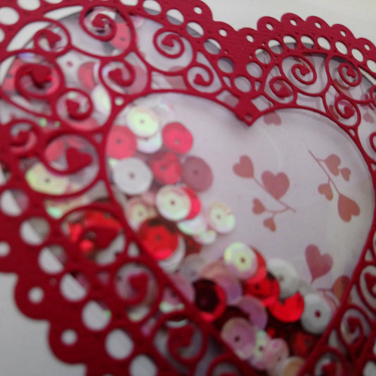 Détail du dôme LOVE à secouer sur la carte rouge
