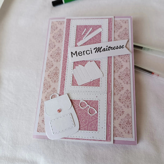 carte merci maitresse, carte de vœux pour Maîtresse, cadeau fin d’année scolaire, cadeau maîtresse, carte cartable pour maîtresse, carte cartable en kraft bleu et rose, idée cadeau maîtresse, jolie carte pour Maîtresse, cadeau pour Maîtresse, cadeau institutrice