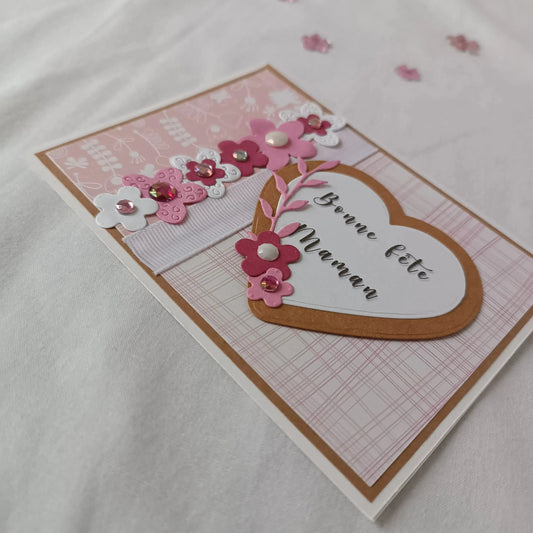 carte de fête des mères artisanales décor en forme de coeur 