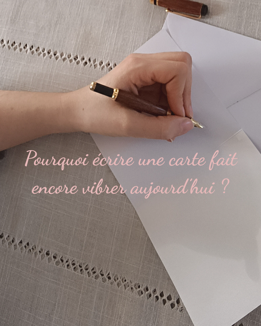 Pourquoi écrire une carte fait encore vibrer aujourd’hui ?