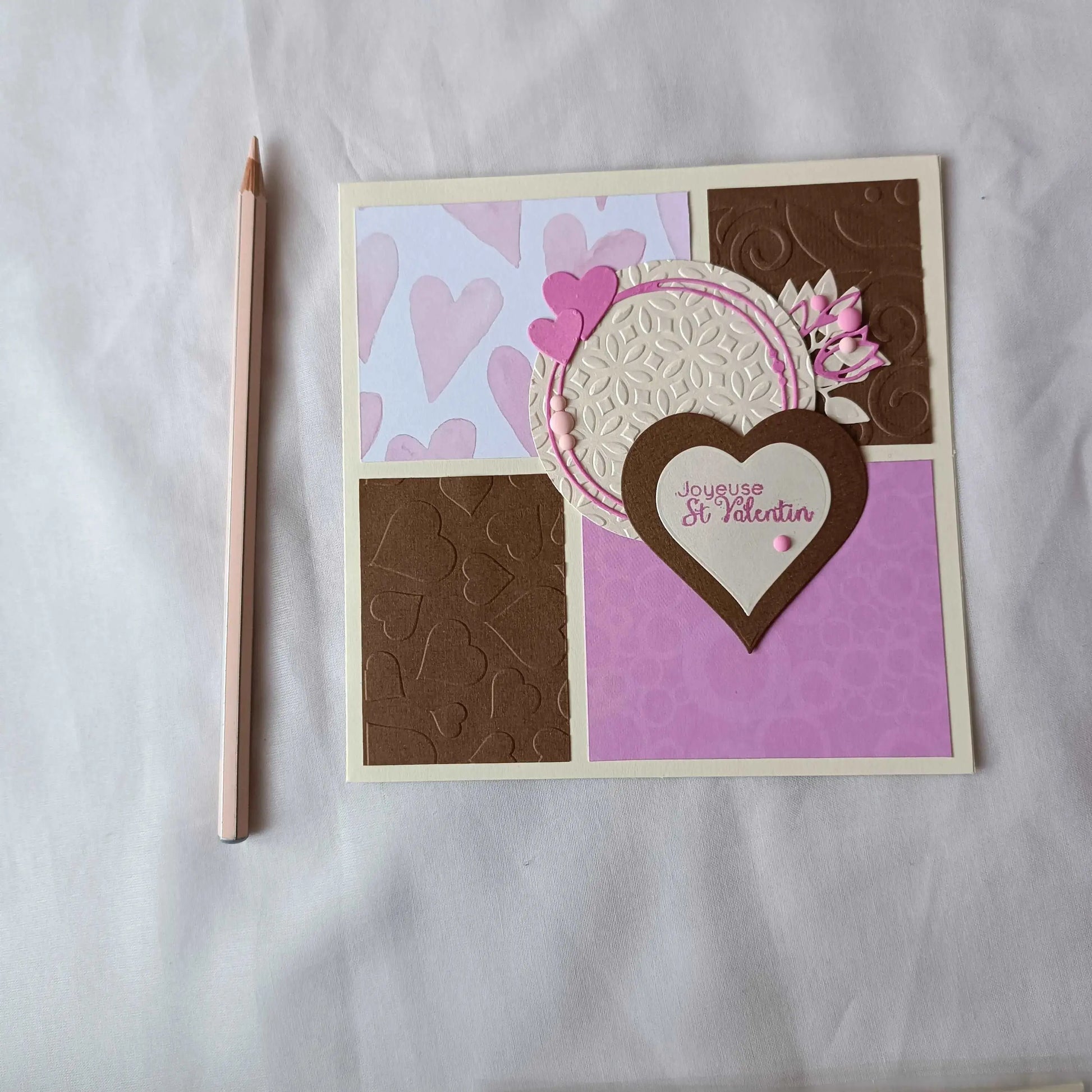 Carte de saint valentin rose et marron, cadeau saint valentin 2024, idée cadeau saint valentin, cadeau saint valentin femme, cadeau saint valentin homme, carte de saint valentin 2024, saint valentin 2024, cadeau saint valentin ado, carte amoureux, carte d amour, je t aime, fêter l amour, célébrer l amour