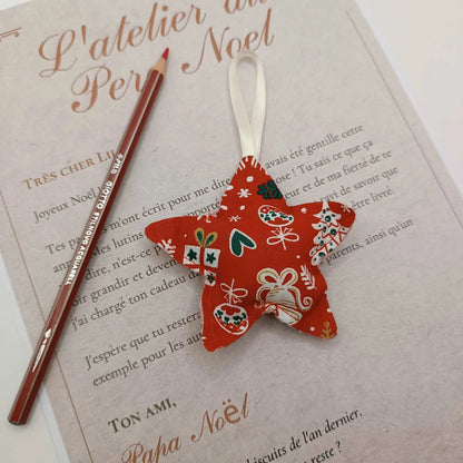 Décoration de Noël en forme d’étoile en tissu rouge imprimé de Noël