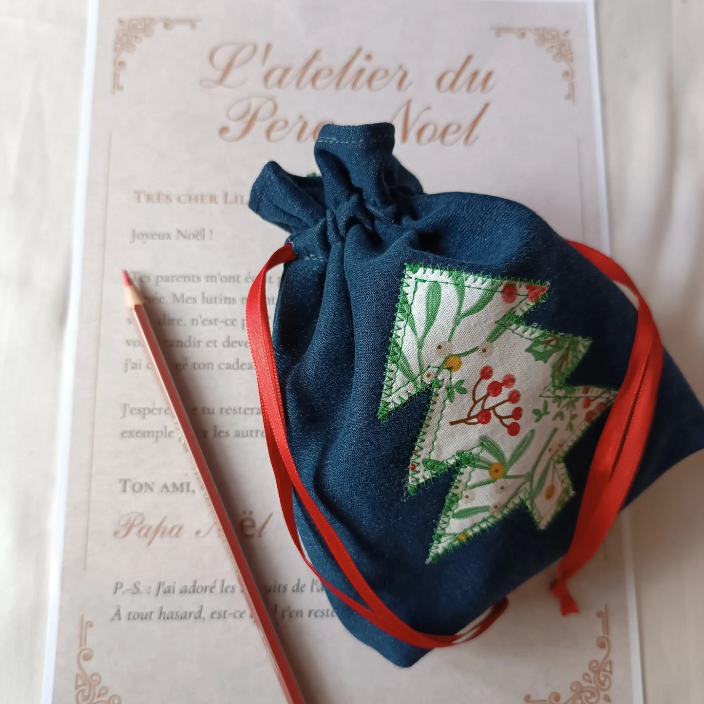 Pochon de Noël - jeans brut upcyclé - coton blanc - décore sapin