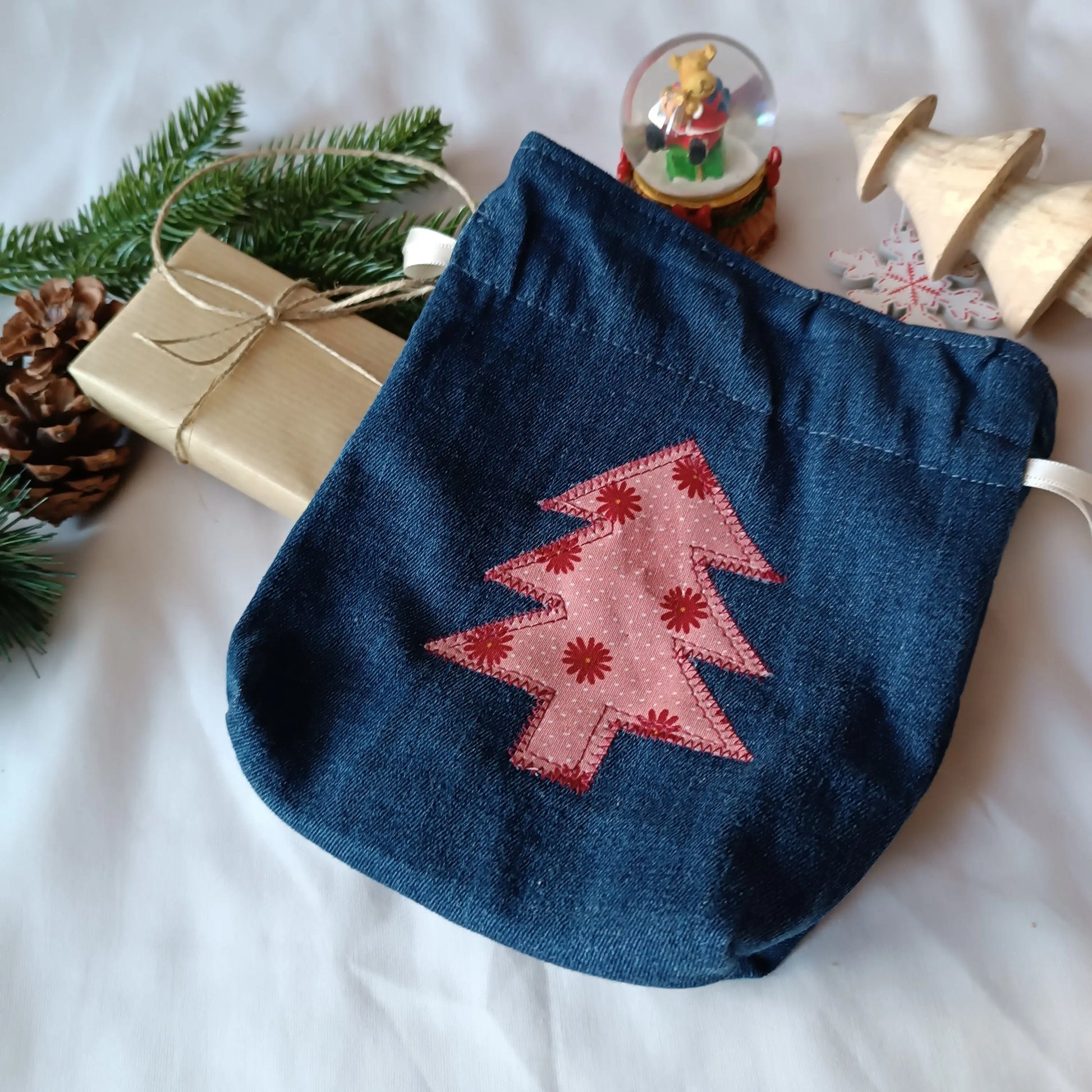 Emballage cadeau réutilisable / pochette cadeau de noel / emballage cadeau de noel / pochon de noel / sac cadeau de noel / idée cadeau de noel / idée cadeau noel 2023 / pochette cadeau pour noel / pochette cadeau tissu / pochon noel / pochon tissu / emballage cadeau noel tissu / emballage cadeau upcyclé 