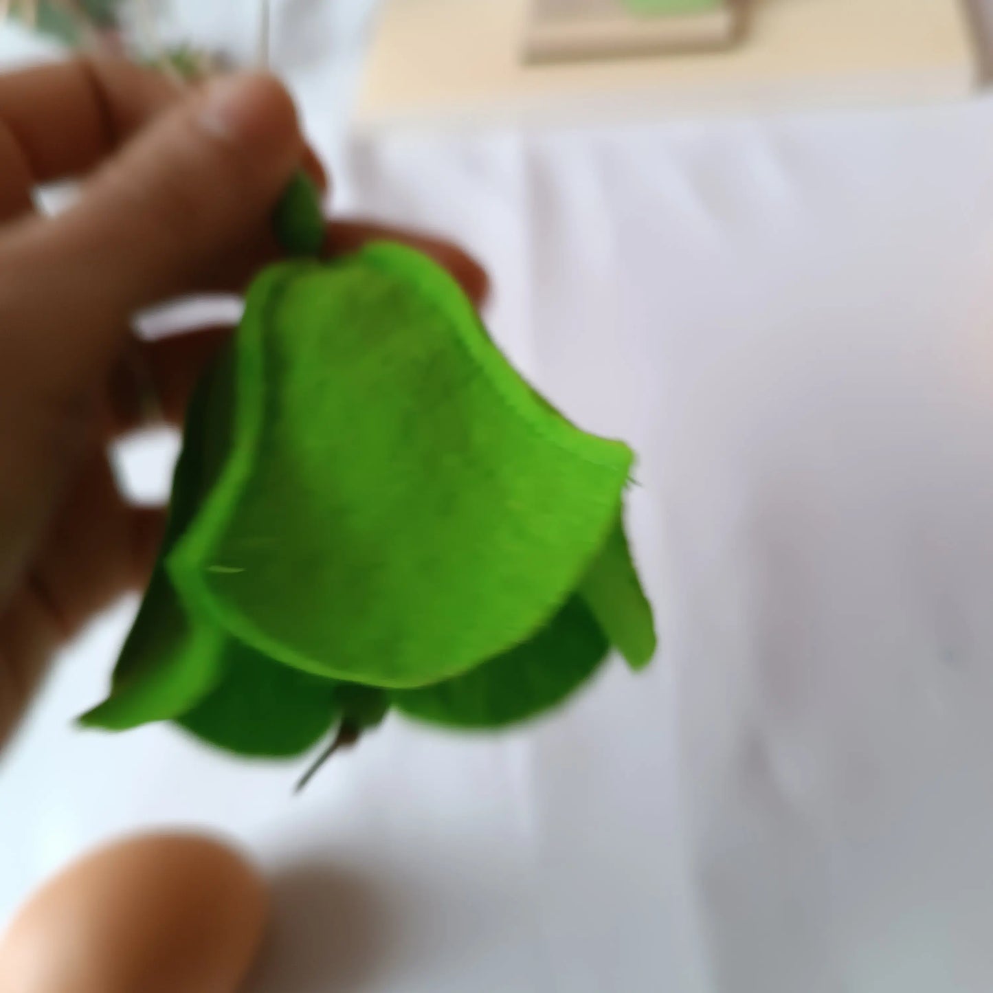 Décoration de Pâques - Petite cloche en feutrine verte - latelierdelililasouris