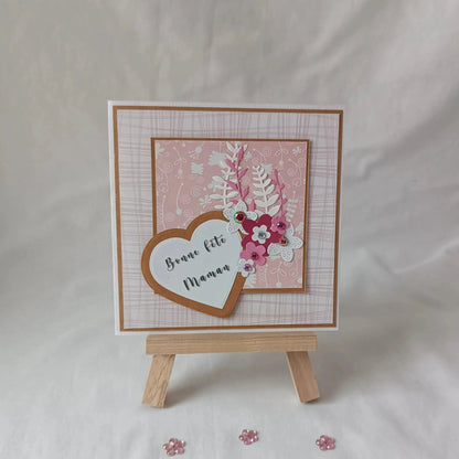 Carte Fête des Mères -Carrée 15x15cm - Cœur en Fleurs de Maman | L’Atelier de Lili la souris  - carte fête des mères artisanale, carte scrapbooking maman, carte originale fête des mères, carte fait main pour maman, carte avec fleurs fête des mères