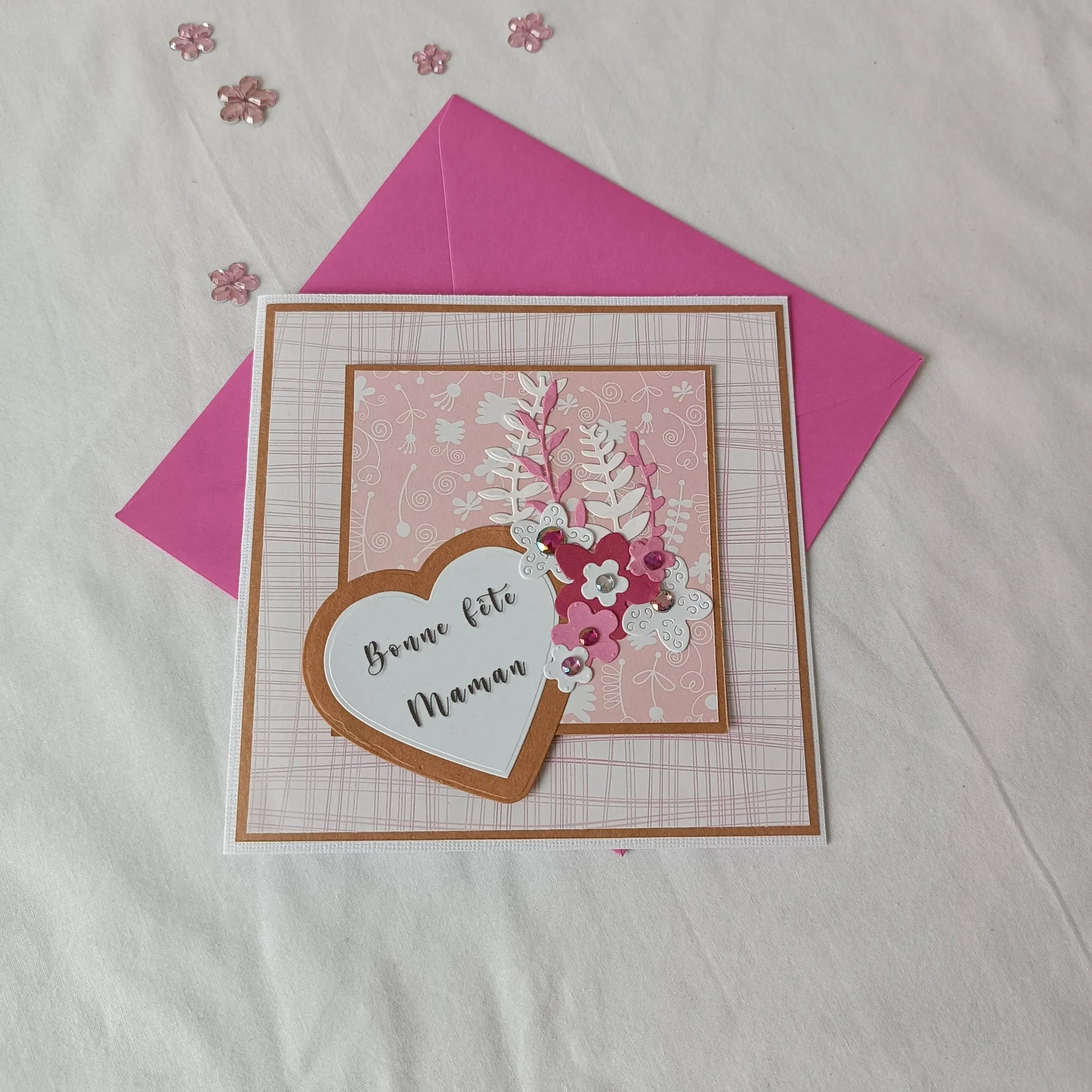 Carte Fête des Mères -Carrée 15x15cm - Cœur en Fleurs de Maman | L’Atelier de Lili la souris  - carte fête des mères artisanale, carte scrapbooking maman, carte originale fête des mères, carte fait main pour maman, carte avec fleurs fête des mères