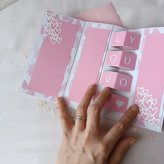 Carte de saint valentin POP UP ROSE  - carte de saint valentin artisanale - cadeau saint valentin - idée cadeau saint valentin – carte de vœux saint valentin – carte artisanale de l’atelier de lili la souris - cadeau saint valentin femme - cadeau saint valentin homme - carte de saint valentin - saint valentin -carte saint valentin originale – carte saint valentin rose - carte amoureux - carte d’amour - je t’aime - fêter l’amour - célébrer l’amour