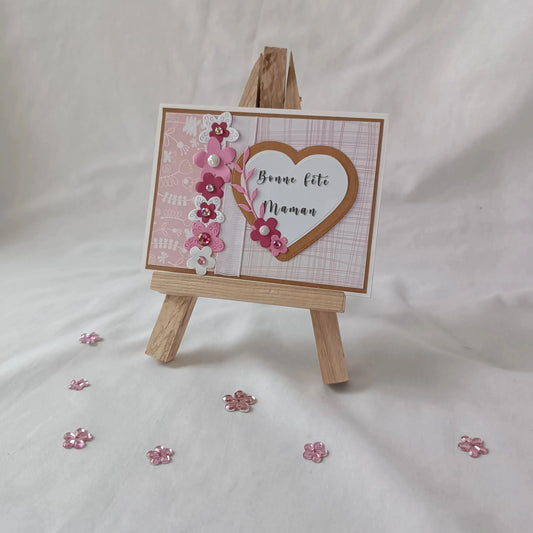 Carte fête des mères – Cœur en Fleurs de Maman – Format A5 paysage - L’Atelier de Lili la souris - carte fête des mères artisanale - carte scrapbooking faite main - carte cœur fleuri - cadeau fête des mères original - création artisanale personnalisée