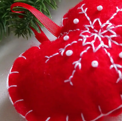 Décoration de Noël  - Cœur Rouge - à Suspendre - Feutrine rouge