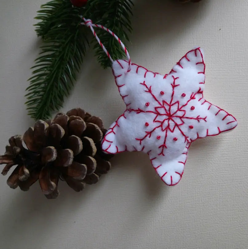 Décoration de Noël, étoile, à suspendre en feutrine blanche