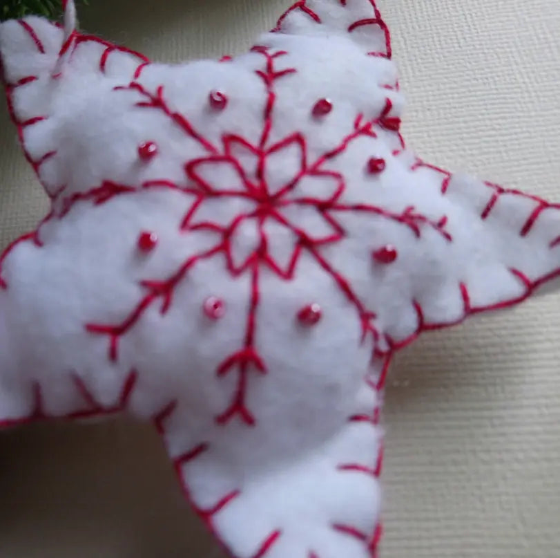 Décoration de Noël, étoile, à suspendre en feutrine blanche