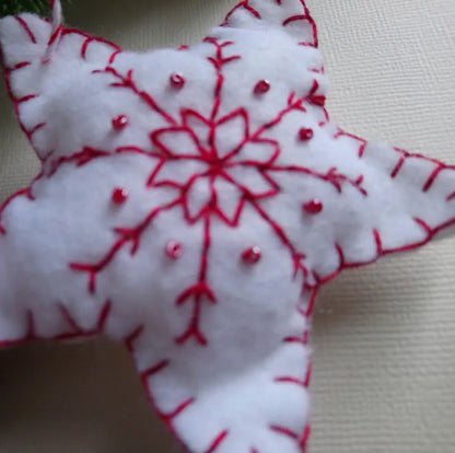 Décoration de Noël, étoile, à suspendre en feutrine blanche