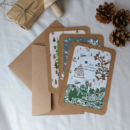 Pack de 3 cartes postales – Noël en 3 cartes : Magie & esprit de Noël - pack de cartes de Noël artisanales avec enveloppes - cartes de Noël chaleureuses et traditionnelles - cartes de vœux originales fabriquées en France - cartes de Noël en papier kraft fait main - cartes de Noël au style traditionnel - cartes de Noël pour accompagner un cadeau - cartes de vœux faites main avec citations - cartes de Noël artisanales à message - cartes de Noël fait main France - cartes de vœux créatives - cartes de vœux écor